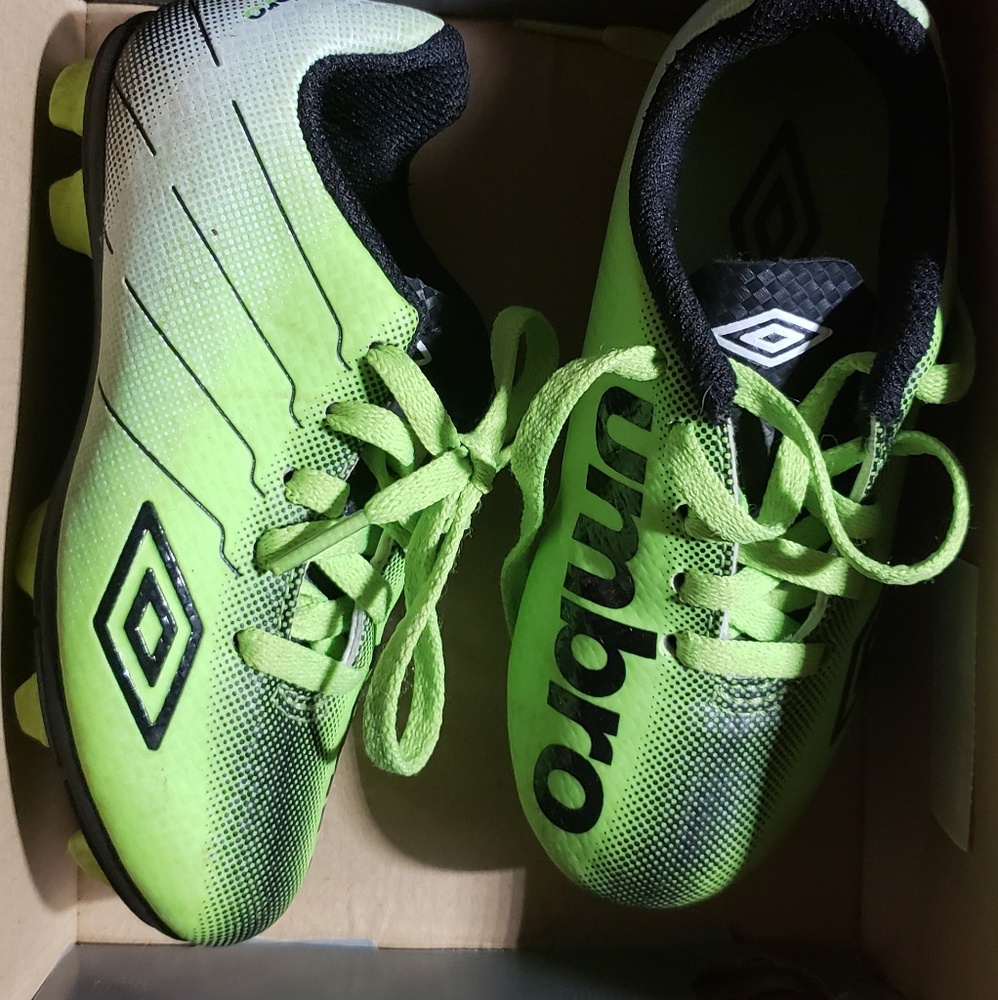 Umbro 9x soccer cleats